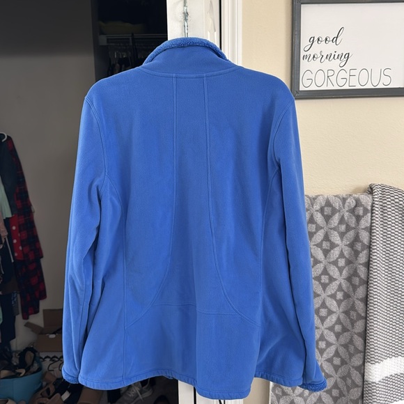 The North Face blue jacket with soft fur-like inside. - Picture 4 of 4